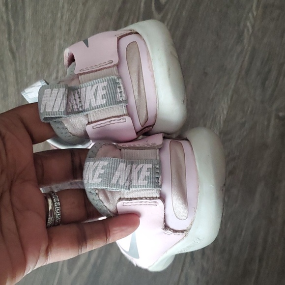 Nike Childs Size 12 Flex Runner Shoes - Sneakers Light Pink and Gray - Picture 4 of 6
